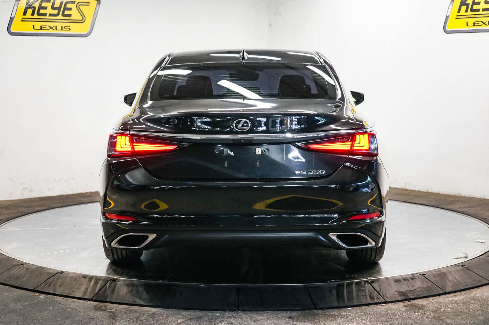 Used 2024 Lexus ES 350 w/ Accessory Package (Z2) FWD image 9
