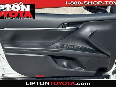 Used 2020 Toyota Camry SE image 17