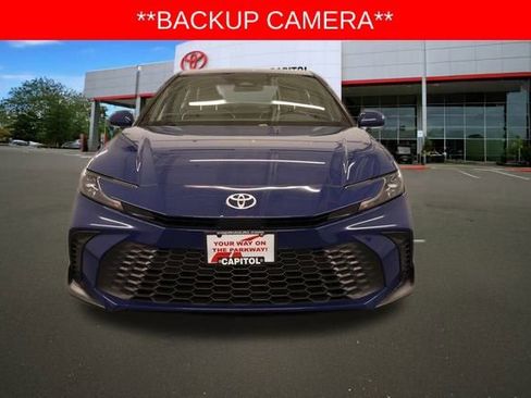 Used 2025 Toyota Camry SE image 8