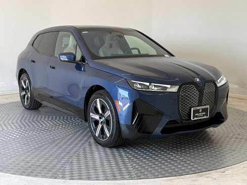 Used 2024 BMW iX xDrive50 w/ Premium Package AWD/4WD image 7