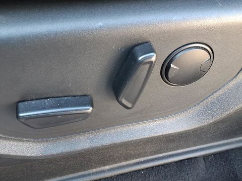 Used 2024 Ford Expedition XLT image 27