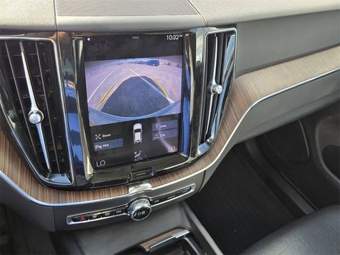 Used 2021 Volvo XC60 T5 Momentum w/ Protection Package Premier image 22