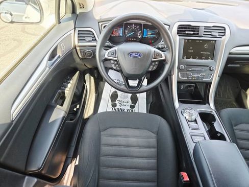 Used 2018 Ford Fusion SE image 12