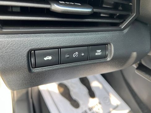 Used 2025 Nissan Altima 2.5 S FWD image 28