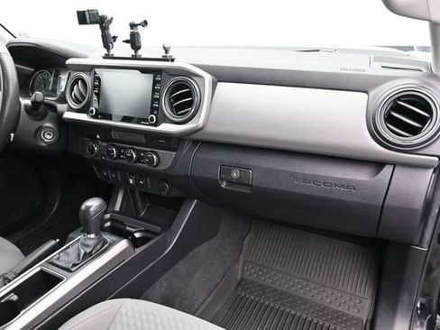 Used 2022 Toyota Tacoma SR5 w/ Technology Package AWD/4WD image 32