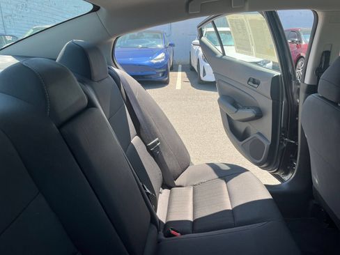 Used 2025 Nissan Altima 2.5 SV FWD image 37