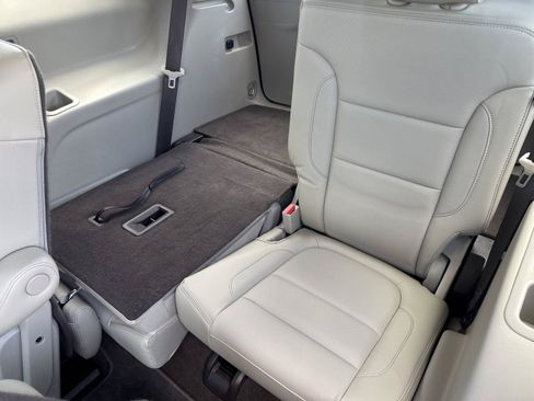Used 2019 GMC Acadia Denali w/ Technology Package AWD/4WD image 35