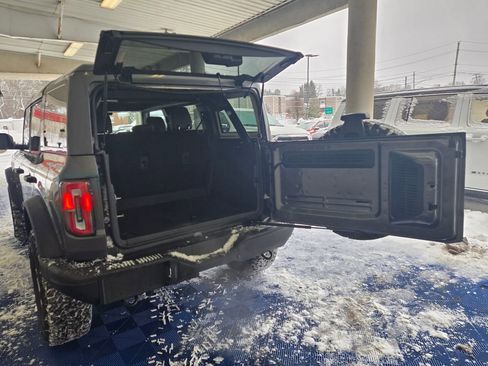 Used 2025 Ford Bronco Badlands image 9