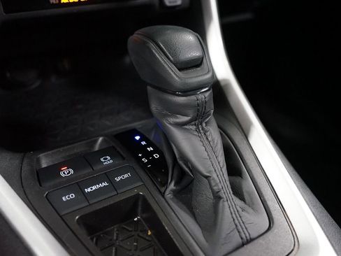 Used 2025 Toyota RAV4 XLE image 21