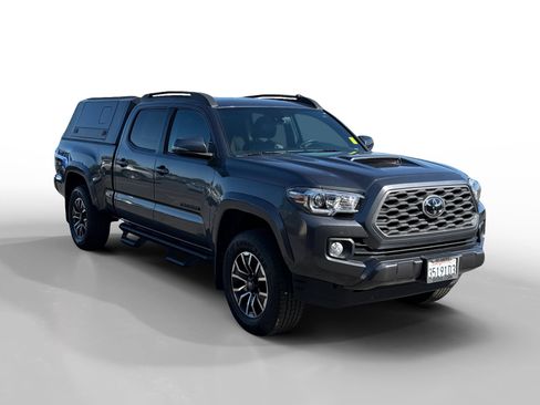 Used 2021 Toyota Tacoma TRD Sport w/ TRD Premium Sport Package AWD/4WD image 7
