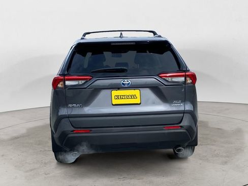 Used 2021 Toyota RAV4 XLE w/ Convenience Package AWD/4WD image 4