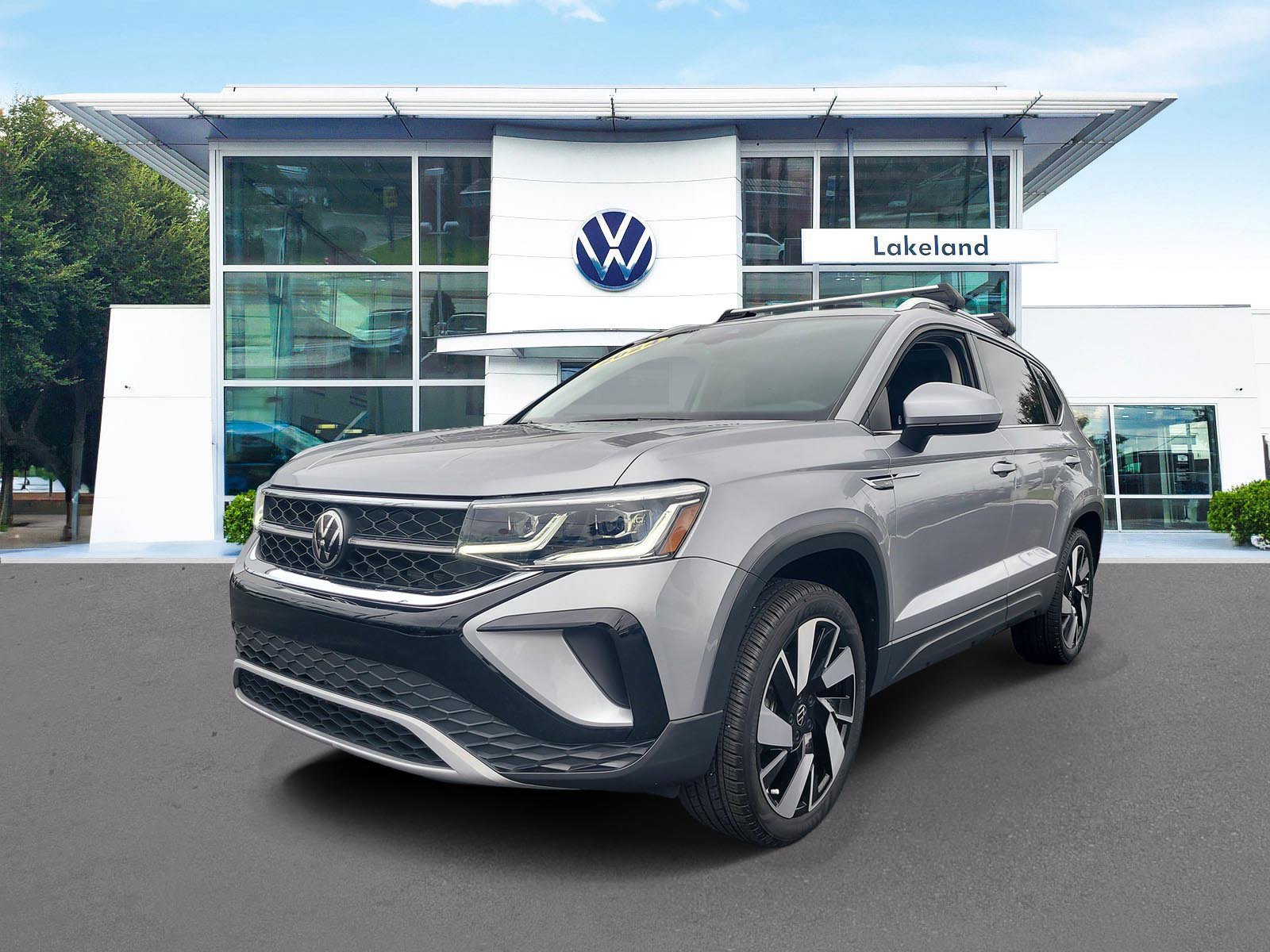 Used 2024 Volkswagen Taos SEL AWD/4WD image 2
