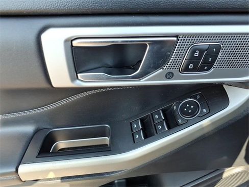 Used 2021 Ford Explorer Limited w/ Equipment Group 301A image 3