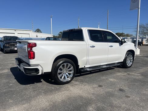 Used 2021 Chevrolet Silverado 1500 High Country w/ Technology Package image 2