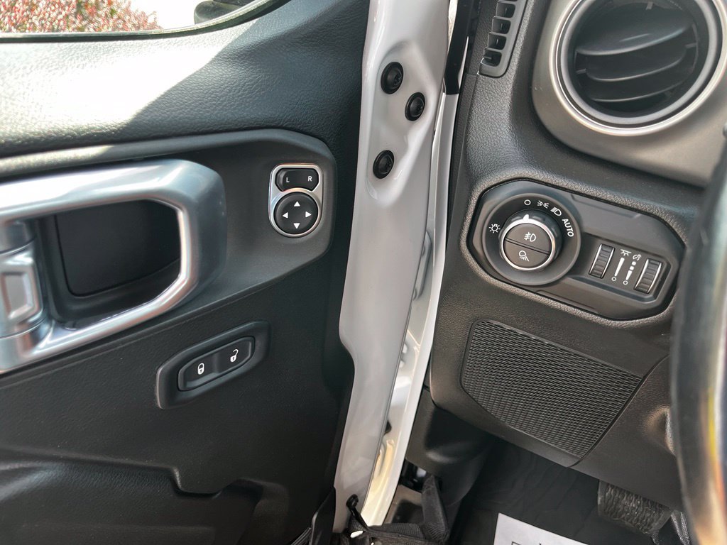 Used 2022 Jeep Gladiator Sport AWD/4WD image 25