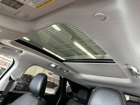 Used 2022 Ford Escape Titanium w/ Titanium Elite Package image 4