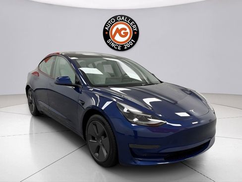 Used 2023 Tesla Model 3 Standard Range image 1