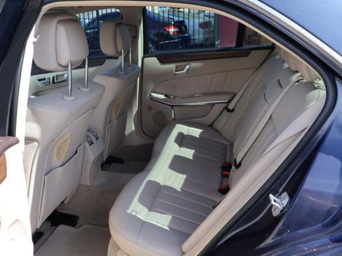 Used 2015 Mercedes-Benz E 400 4MATIC Sedan w/ Lighting Package image 31