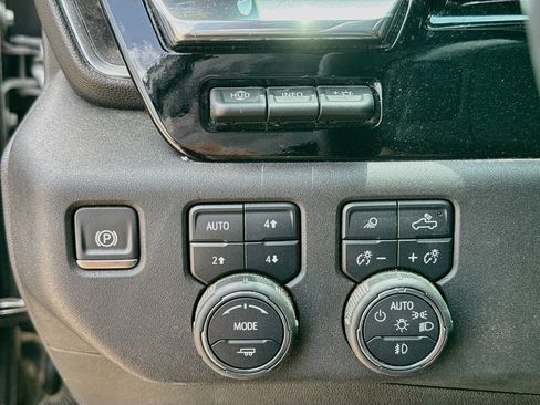 Used 2025 Chevrolet Silverado 3500 LTZ w/ LTZ Convenience Package AWD/4WD image 21