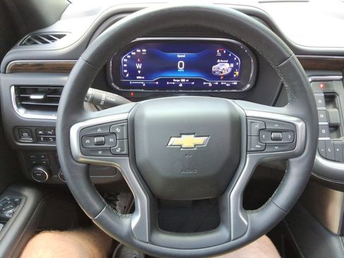 Used 2023 Chevrolet Suburban Premier w/ Premium Package 2 AWD/4WD image 29