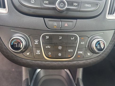 Used 2025 Chevrolet Malibu LT FWD image 36