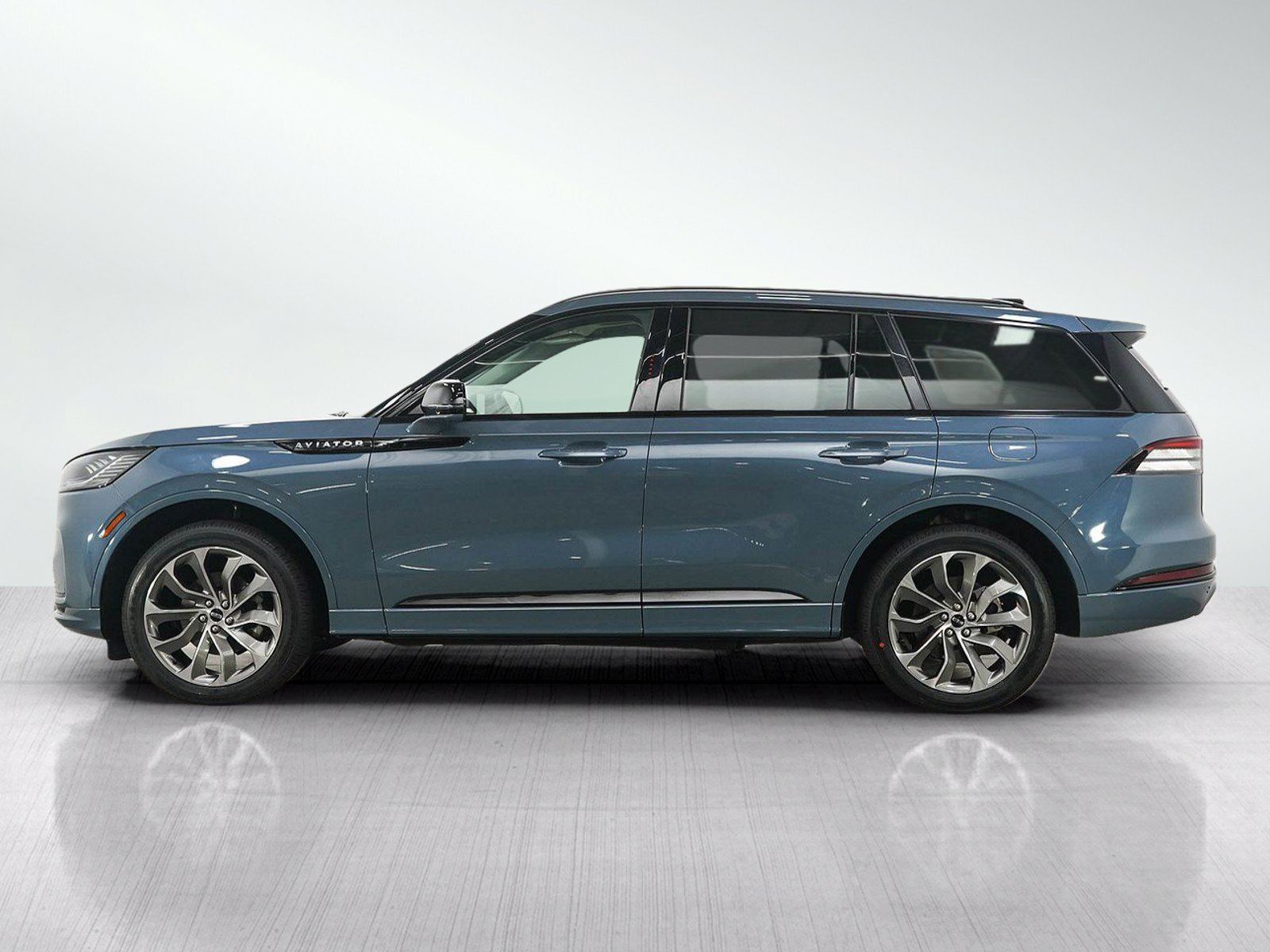 Used 2025 Lincoln Aviator AWD w/ Jet Appearance Package image 2