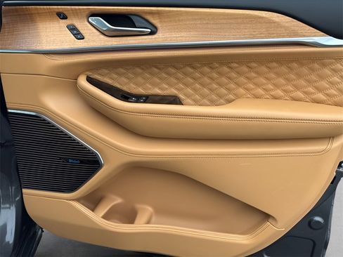 Used 2024 Jeep Grand Cherokee L Summit image 9