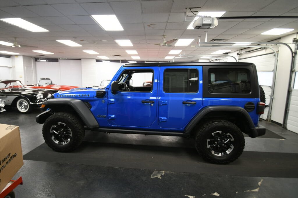 Used 2024 Jeep Wrangler Unlimited Rubicon 4xe AWD/4WD image 4
