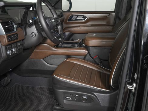 Used 2026 GMC Yukon Denali Ultimate AWD/4WD image 16