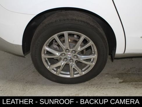 Used 2023 Buick Enclave Essence w/ Experience Buick Package FWD image 5