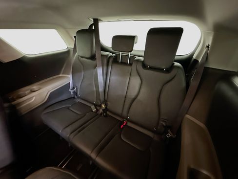 Used 2026 Kia Carnival FWD image 30