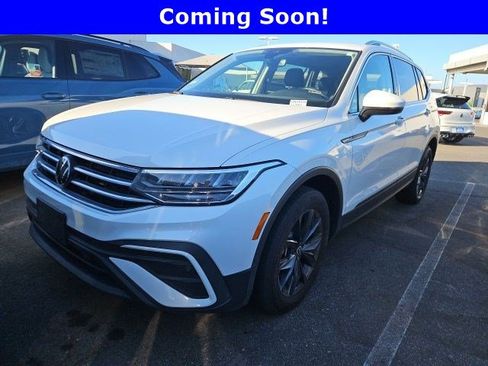 Used 2023 Volkswagen Tiguan SE FWD image 1