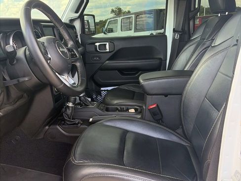 Used 2018 Jeep Wrangler Unlimited Sahara AWD/4WD image 5