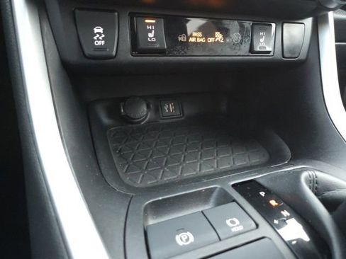 Used 2023 Toyota RAV4 XLE Premium image 18