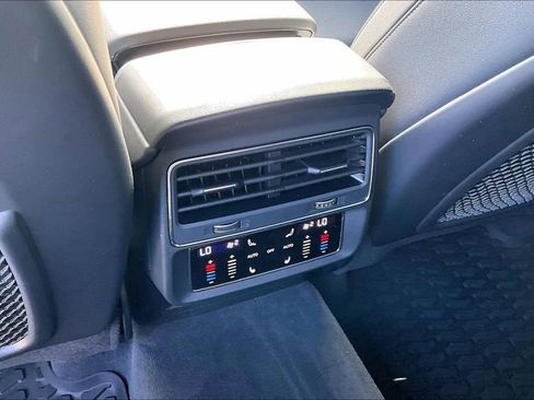 Certified 2025 Audi Q7 3.0T Premium Plus image 18