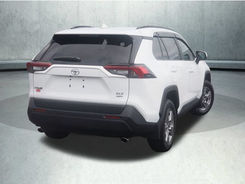Used 2025 Toyota RAV4 XLE AWD/4WD image 12