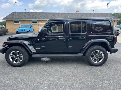 Used 2022 Jeep Wrangler Unlimited Sahara w/ LED Lighting Group AWD/4WD image 6