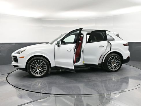 Certified 2023 Porsche Cayenne S Platinum AWD/4WD image 37