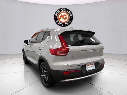 Used 2023 Volvo XC40 B5 Plus AWD/4WD image 6