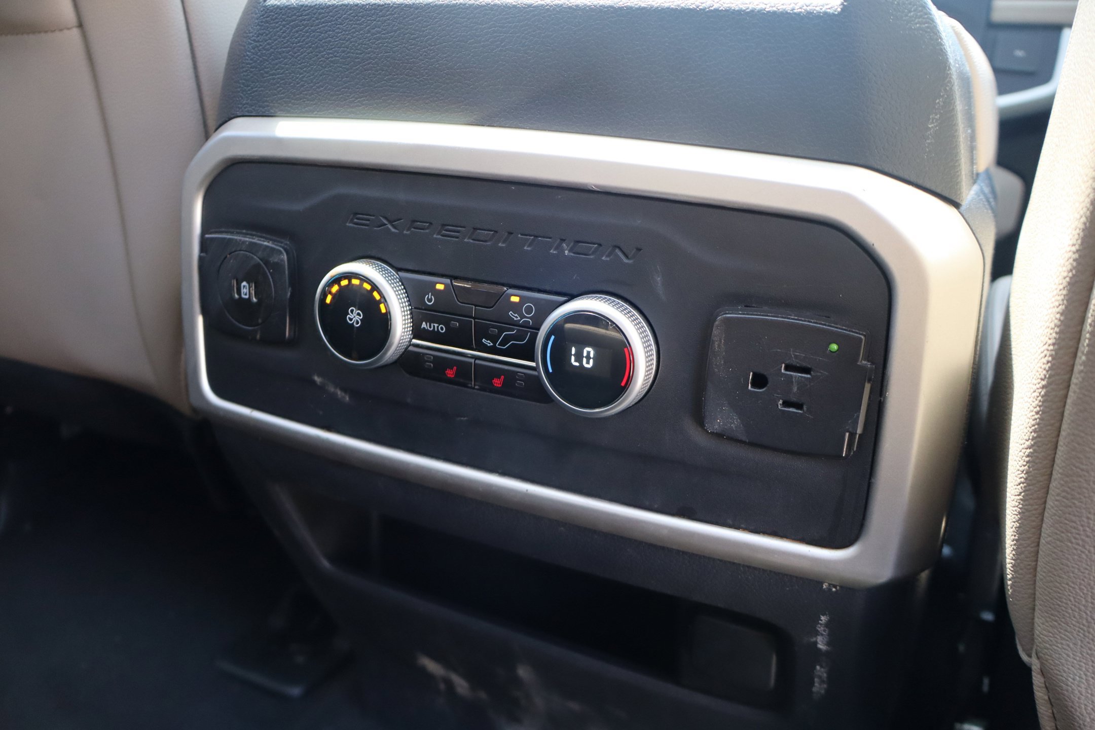 Used 2024 Ford Expedition Max Limited RWD image 31