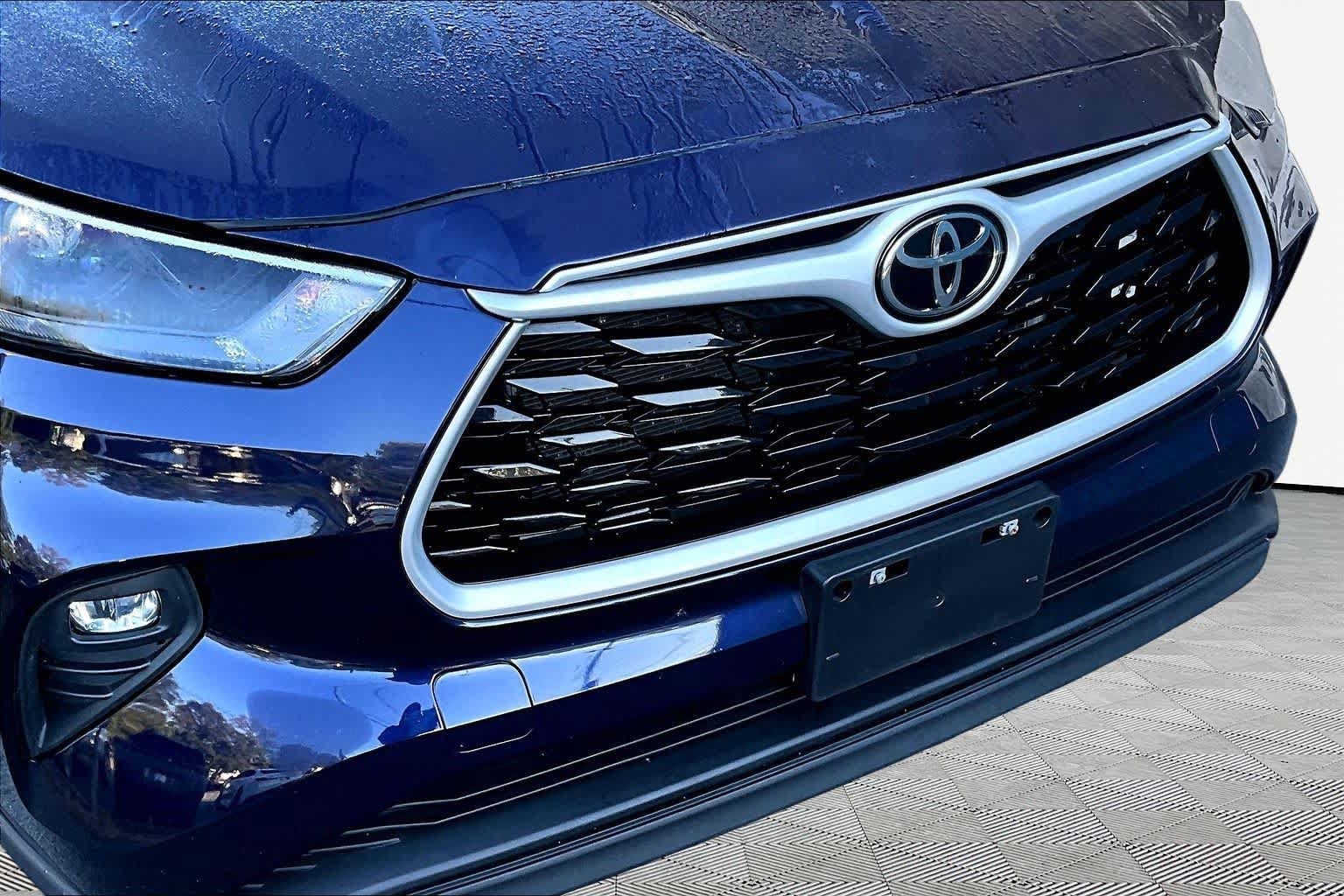 Used 2023 Toyota Highlander LE FWD image 30
