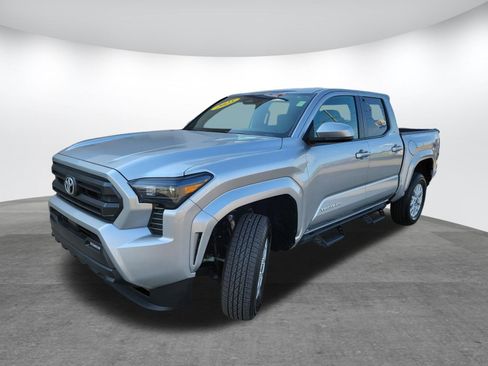 Used 2025 Toyota Tacoma SR5 AWD/4WD image 3