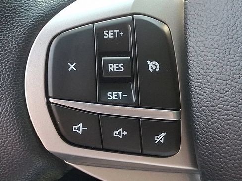 Used 2021 Ford Explorer XLT w/ Equipment Group 202A AWD/4WD image 21