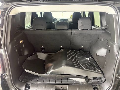 Used 2022 Jeep Renegade Latitude AWD/4WD image 20