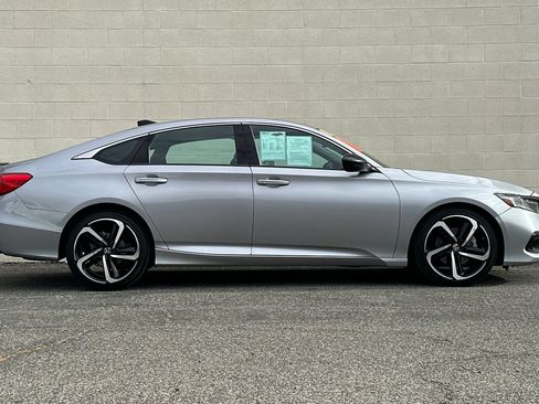Used 2022 Honda Accord Sport image 3