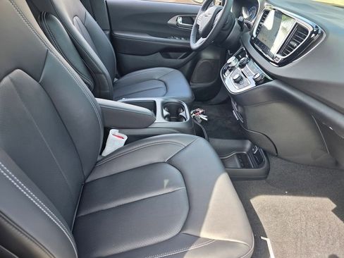 New 2026 Chrysler Voyager LX image 12