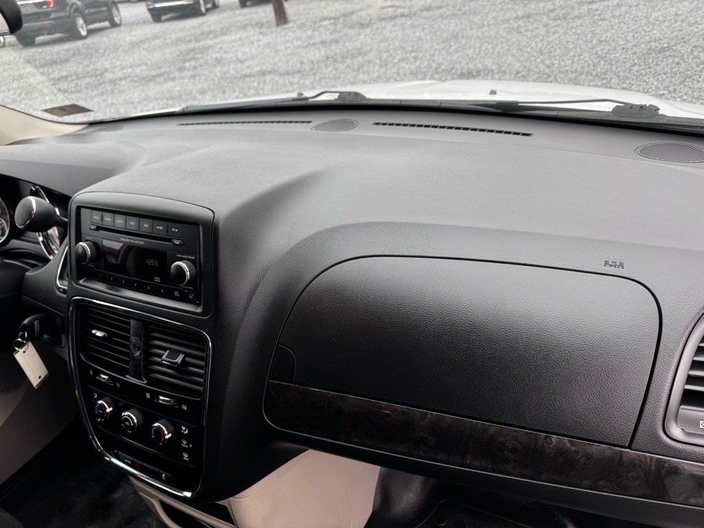 Used 2015 RAM C/V Tradesman FWD image 24