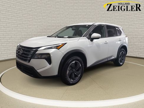Certified 2025 Nissan Rogue SV AWD/4WD image 1