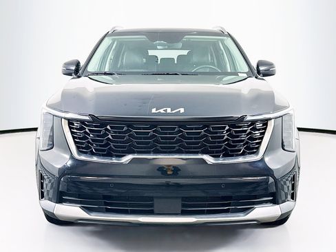 Used 2024 Kia Sorento S image 2