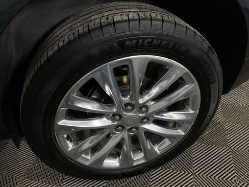 Used 2019 Cadillac XT5 Luxury image 38